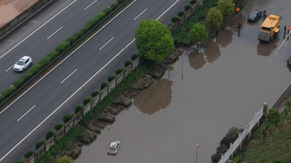 城市道路积水监测中的雷达水位计